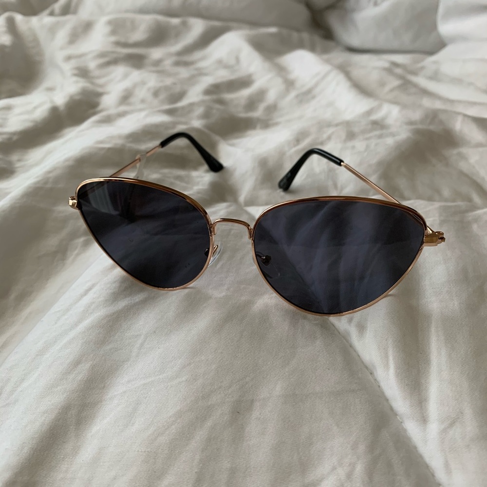 NWT Urban Outfitters Cat-Eye Sunglasses